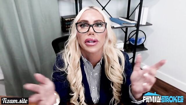 Трахай мамочку и получишь повышение