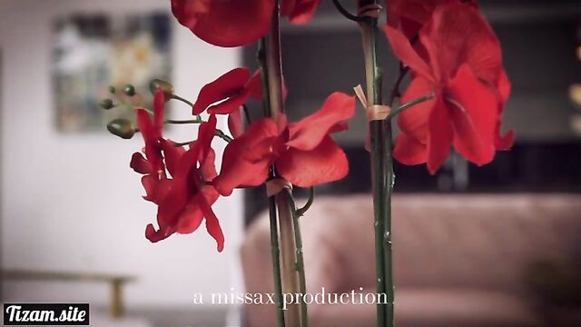 Падчерица ревнует к своей подруге